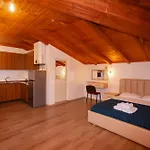 Bellway Hotel *
