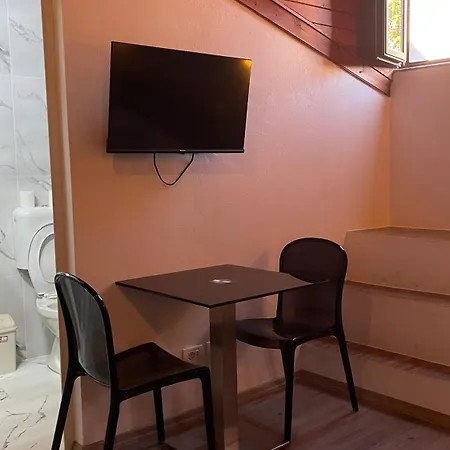 Bellway Hotel *