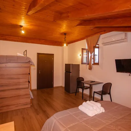 Bellway Hotel *
