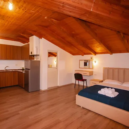 Bellway Hotel *